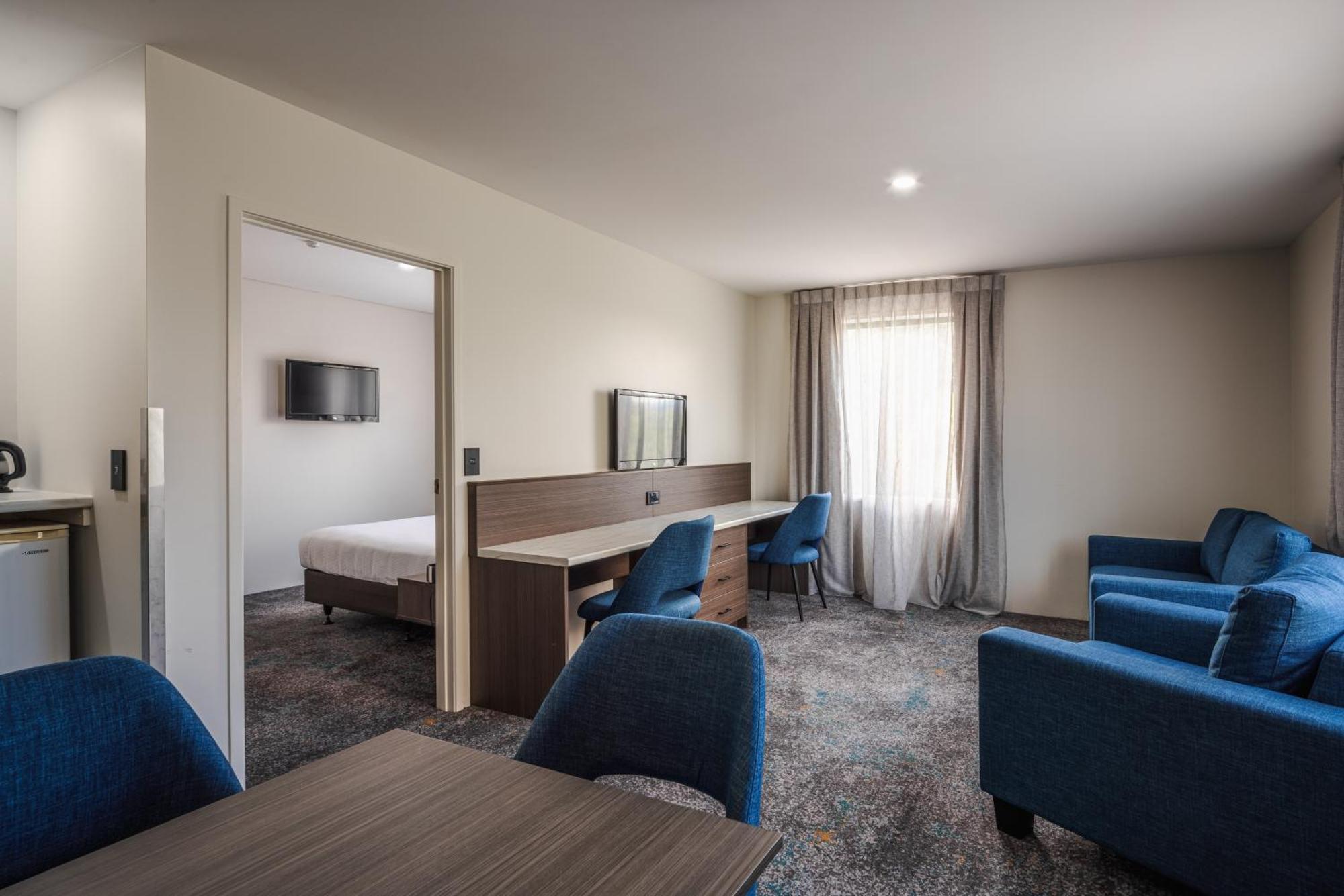 Superior One-Bedroom Suite,1658071652:JPEG